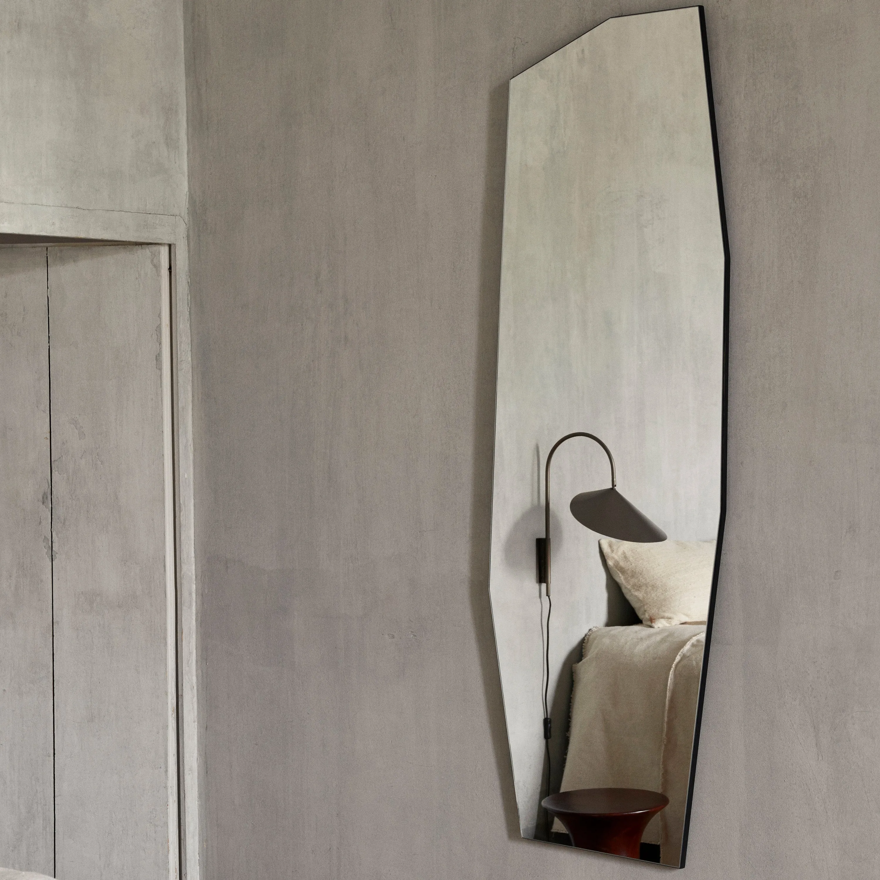 Arum Swivel Wall Lamp