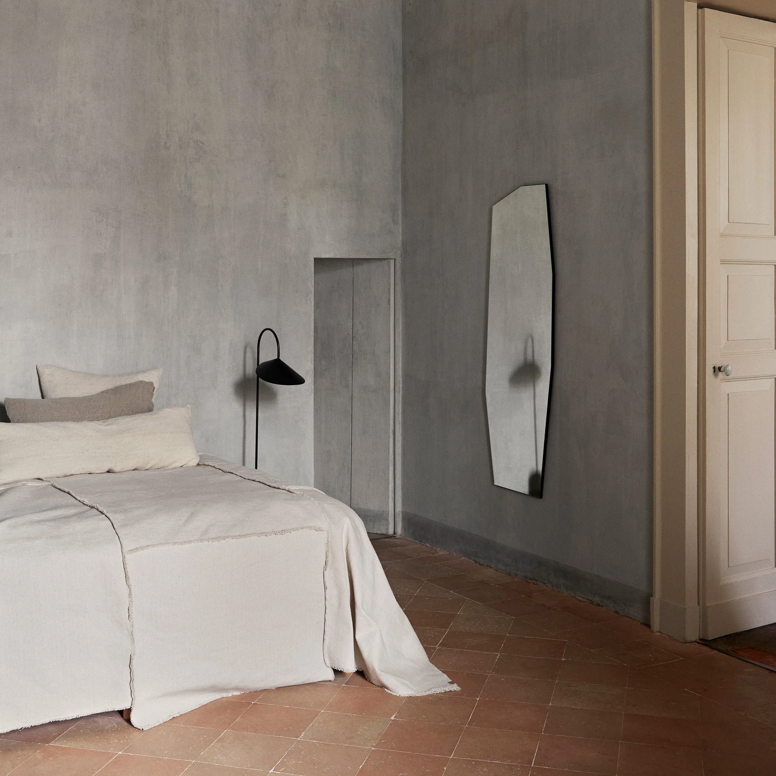 Arum Swivel Wall Lamp