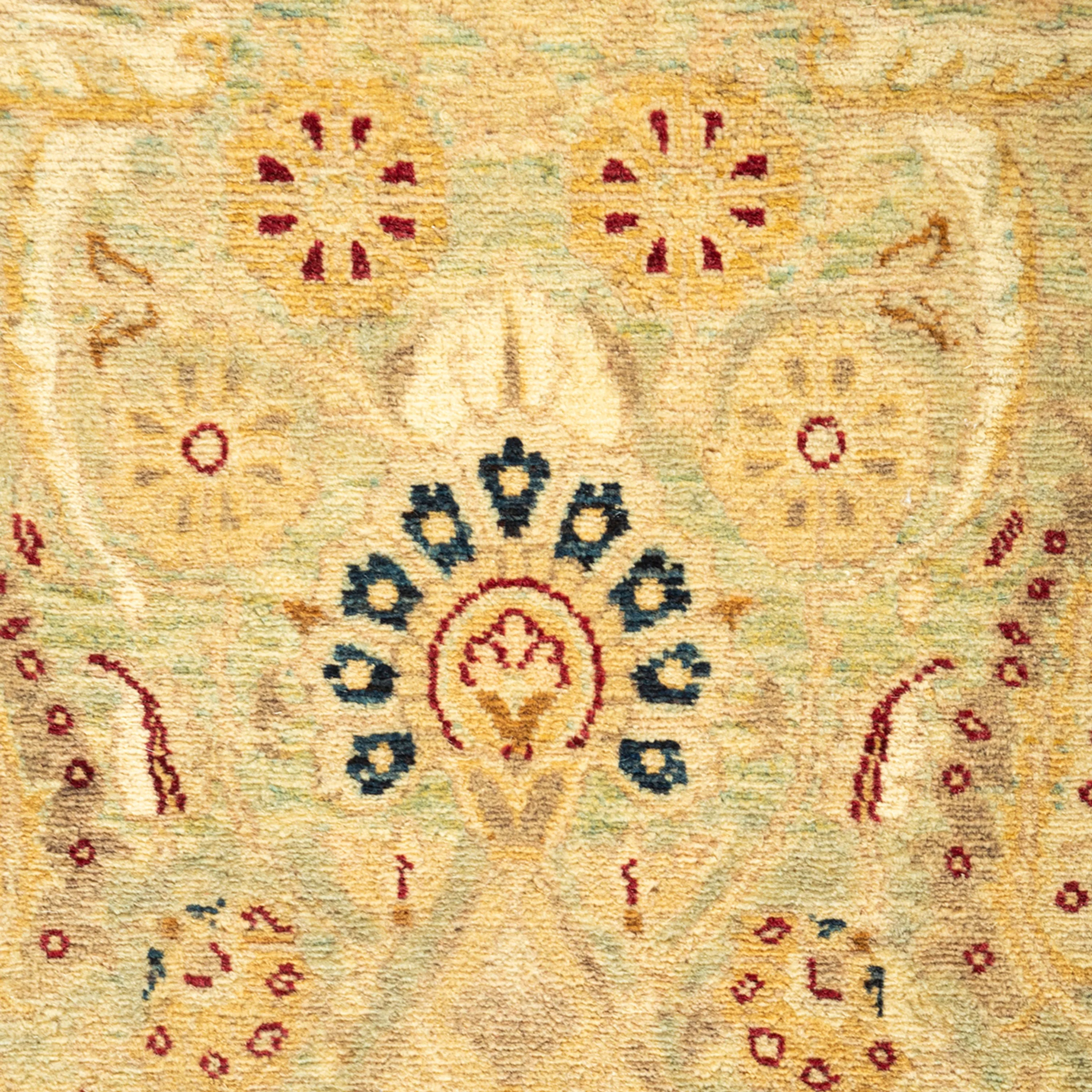 Beige Traditional Wool Rug - 6'1" x 8'10"