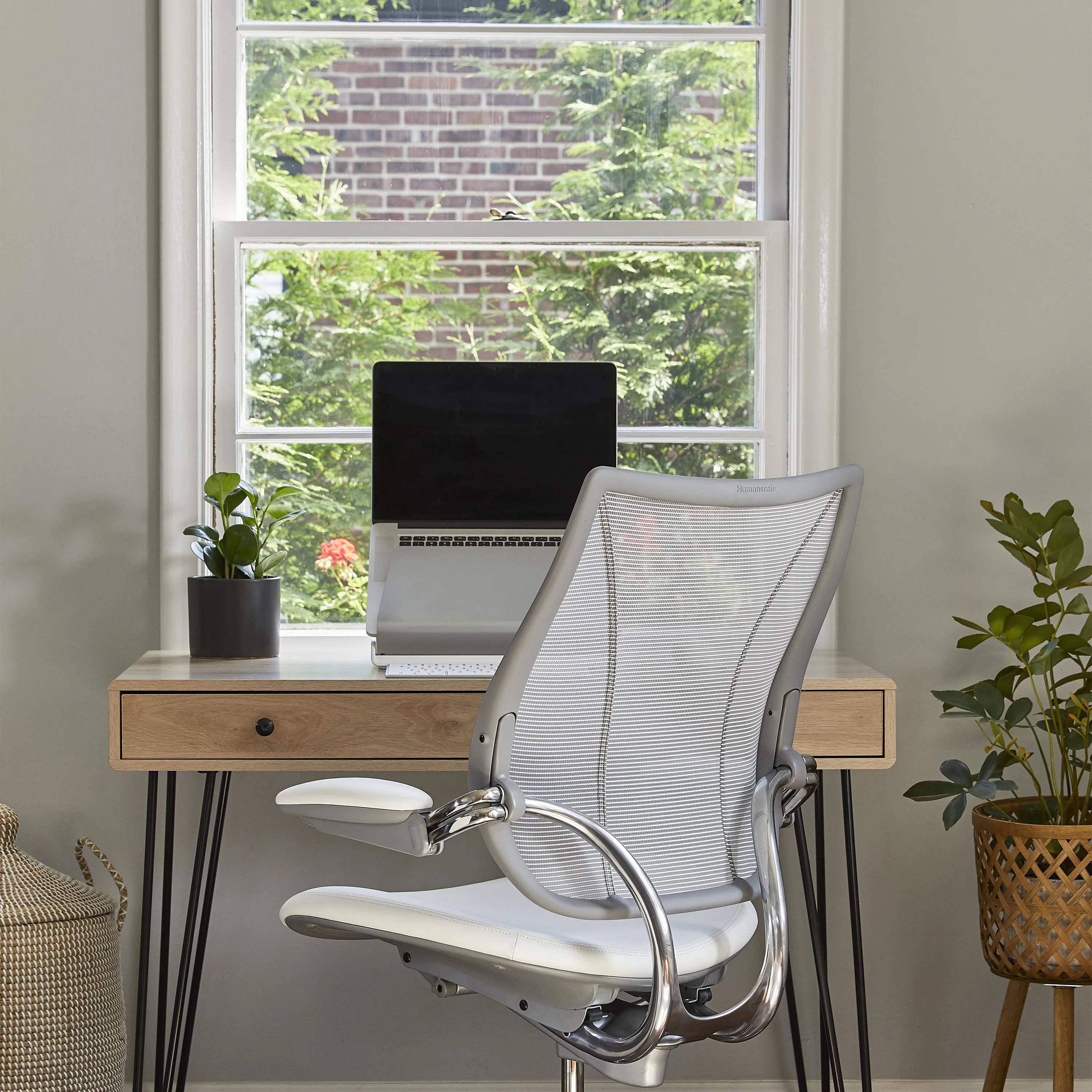 L6 Laptop Holder