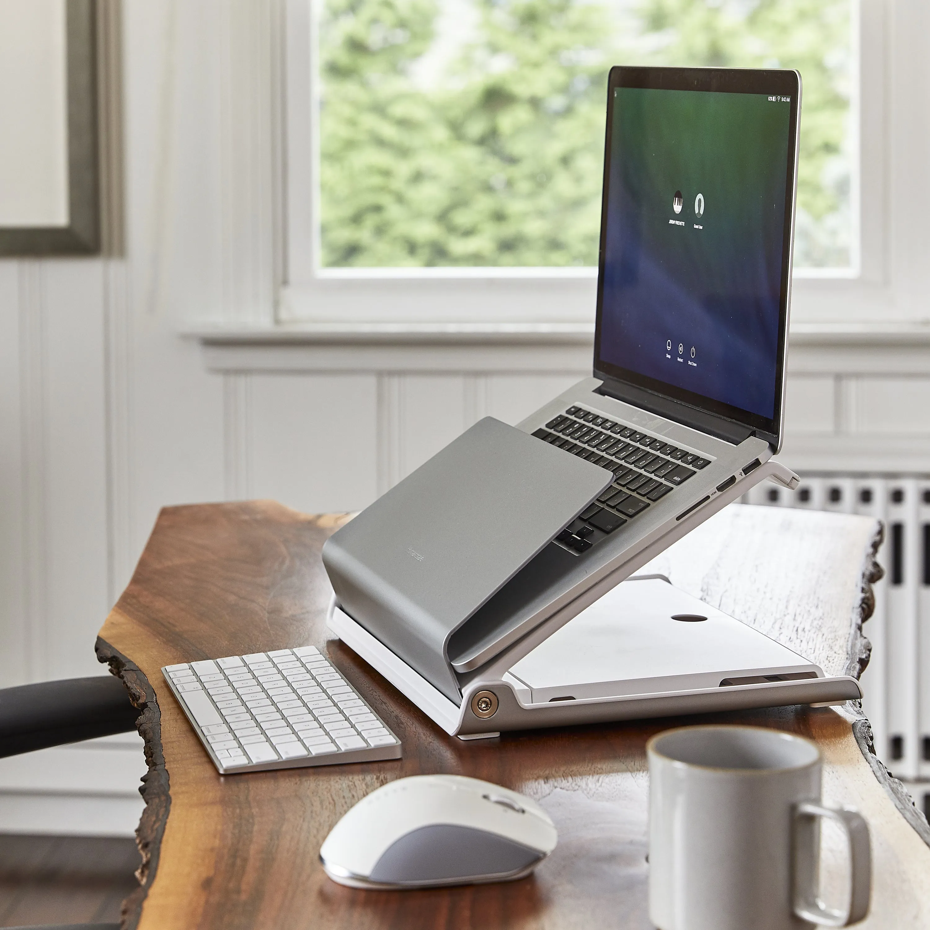 L6 Laptop Holder