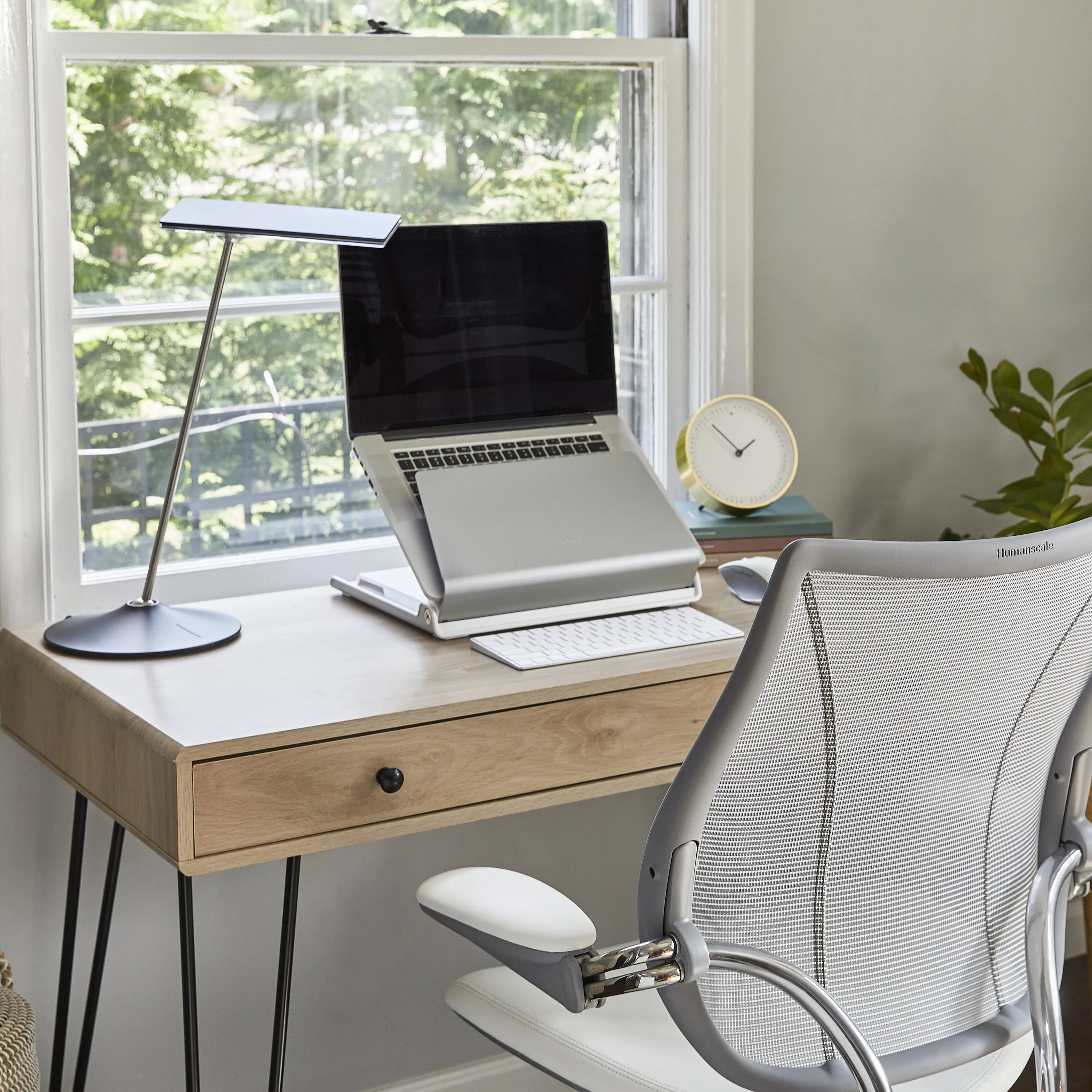 L6 Laptop Holder