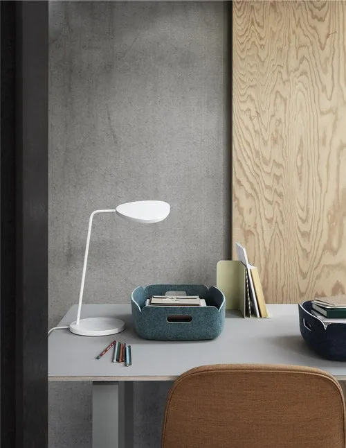 Muuto Leaf Lamp, Table, White