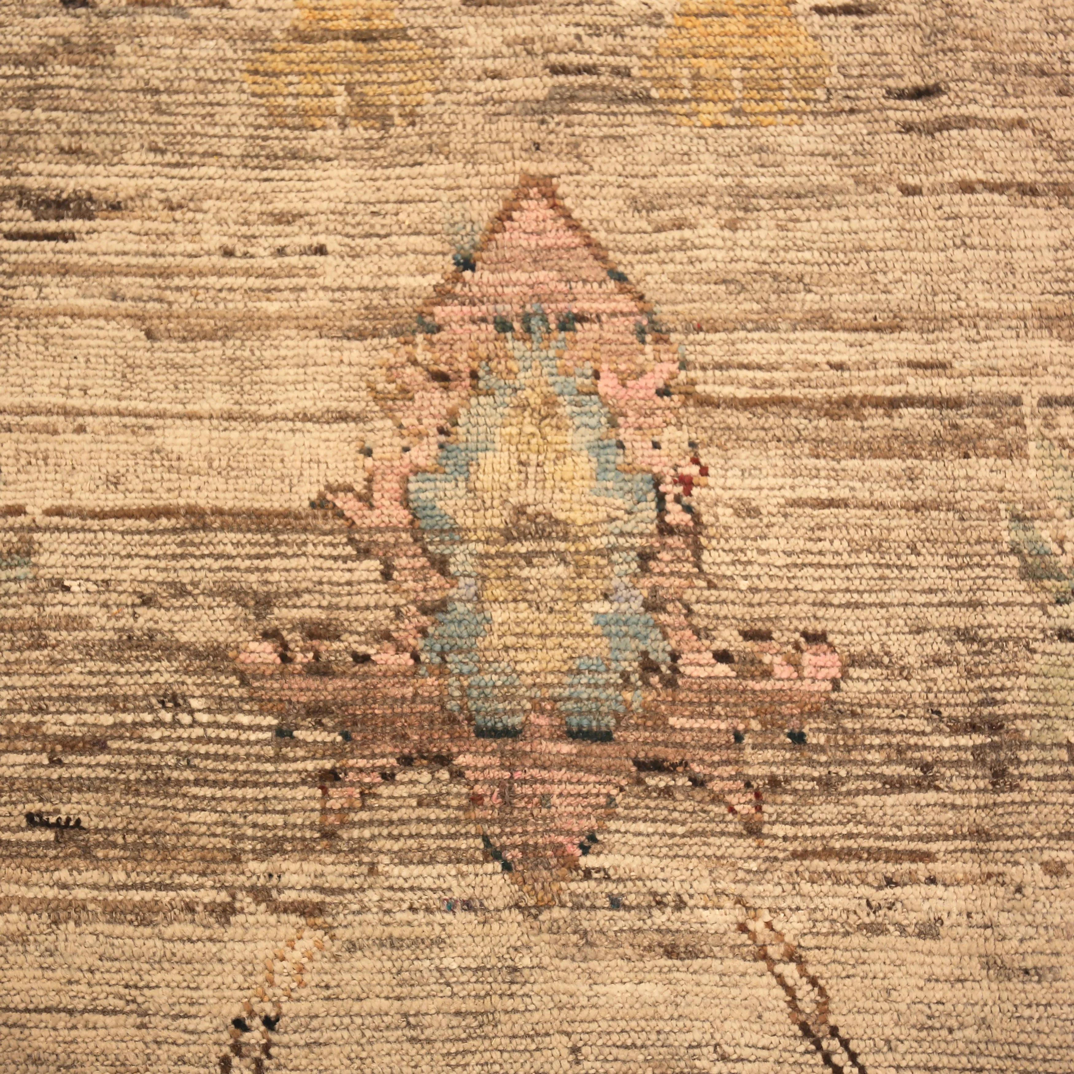 Natural Zameen Traditional Wool Rug - 6'11" X 9'9"