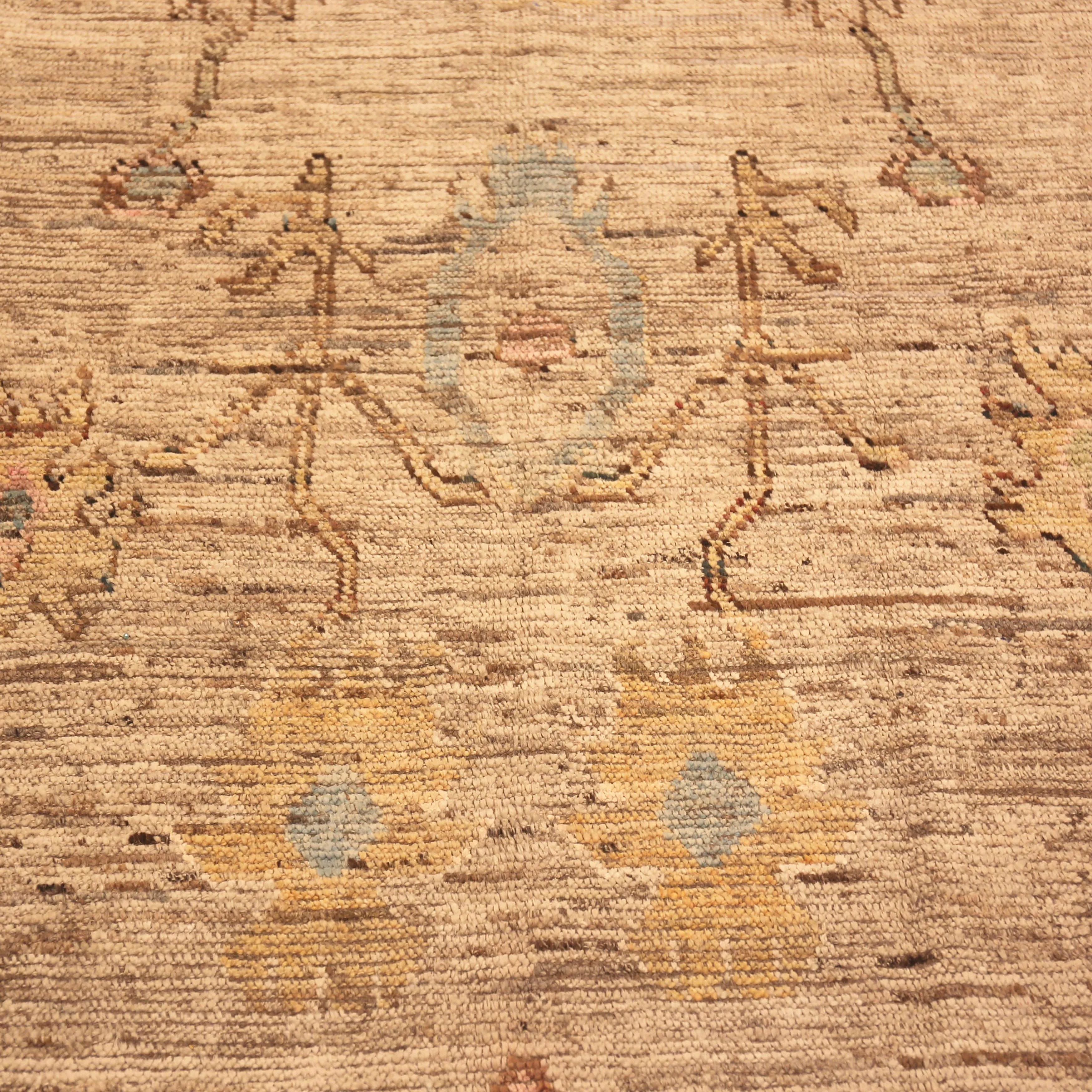 Natural Zameen Traditional Wool Rug - 6'11" X 9'9"